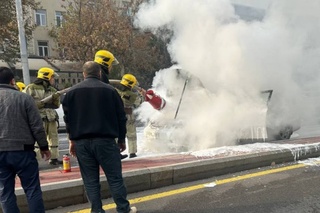 Тошкентда “Lacetti” ёниб кетди