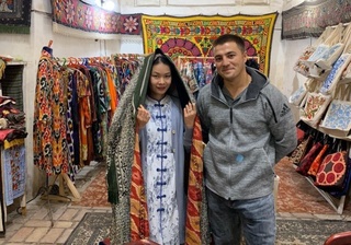 Гулистонда хитойлик келин хитой тилидан ўқитувчилик қилади