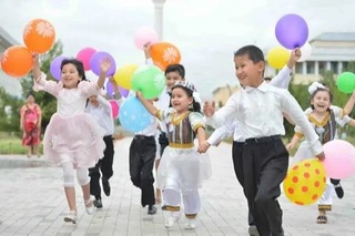 Болаларга ғамхўрлик қилиш тизимини ислоҳ қилиш бўйича келгуси режалар муҳокама қилинди