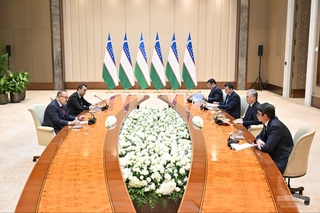 Өзбекстан Президенти "Aksa Enerji " компаниясы менен бирге ислесиўдиң перспективалы режелерин көрип шықты