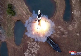 Кореяи Шимолӣ мушаки баллистикии миёнапарвозро партоб кард, менависад расонаҳо