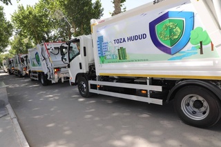 В Навоийской области увеличивается количество современных спецавтомобилей для сбора мусора