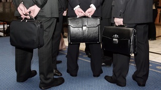 Учқудуқ туман ҳокимлиги мансабдор шахсларига нисбатан жиноят иши қўзғатилди