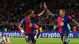 Дубль Рафиньи и гол Ямаля помогли «Барселоне» победить «Бенфику»