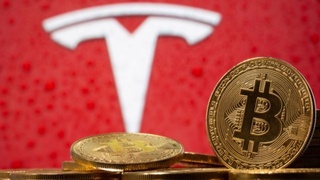 «Tesla» начала продавать электромобили за биткоины