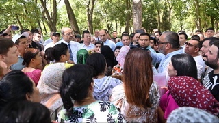 Премьер-министр встретился с обманутыми дольщиками жилого комплекса в Ташкенте