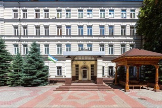 Посольство Узбекистана в Киеве призвало соотечественников покинуть Украину