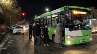 Тошкентда автобус автомобилга нисбатан 135 баробар самаралироқ экани маълум қилинди