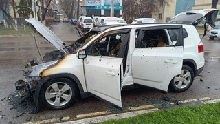 Toshkentda “Orlando” rusumli avtomashina yonib ketdi