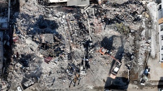 Туркияда зилзиладан 278 соат ўтиб, қутқарувчилар тирик қолган эркакни вайроналар остидан чиқариб олишди