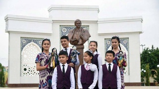 Истинно народный поэт