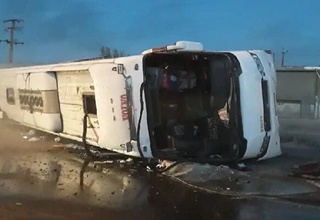 Eronda avtobus ag'darilib ketdi, kamida 10 kishi hayotdan ko'z yumdi