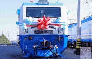Өзбекстанға Қытайдан кезектегі тағы бір электровоз әкелінді