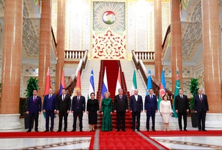 Президенти Тоҷикистон сарони ҳайатҳоеро, ки барои ширкат дар Конфронси байналмилалии парлумонӣ ба Душанбе омадаанд, ба ҳузур пазируфт