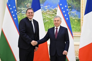 Президенти Ӯзбекистон ҳайати Фаронсаро қабул кард