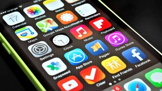 Бесполезно и вредно: какие программы стоит удалить с телефона