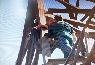 “Қуйлиқ”да ИИБ ходими 32 метр баландликдан сакрамоқчи бўлган шахс ҳаётини сақлаб қолди