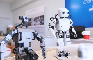 19 yoshida oyiga 1000 dollar topayotgan talaba