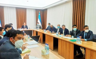 Халқ таълими вазирлигида таълим сифатини ошириш ва мактаблар рейтинги масалалари танқидий таҳлил этилди