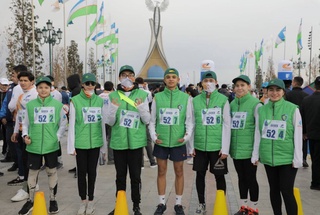 В столичном парке «Новый Узбекистан» прошли соревнования по бегу «Новое дыхание - экиден»