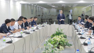 Маҳаллий Кенгашларга депутатлар орасидан сайланадиган раис бошчилик қилади