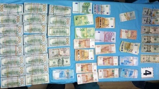 СГБ пресекла на границе вывоз более 1 миллиона долларов в Казахстан