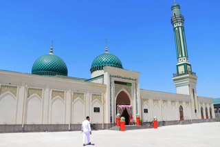 Сирдарёда 3 минг ўринли "Бахт" жоме масжиди очилди