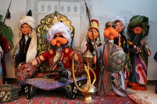 “Kecha chodir xayoldir, kunduz chodir jamoldir”