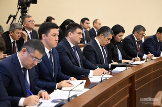 Ҳокимларга жорий йилда 30 минг ёшларни инглиз ва немис тилига ўргатиб, ITга йўналтириш бўйича амалий ишларни тезроқ бошлашга кўрсатма берилди