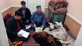 100 yoshdan oshgan keksalarga bir martalik pul mablagʻi va sovgʻalar tarqatildi