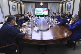 Хайати вакилони Иттифоқи журналистони Тоҷикистон ба Сенати Олий Маҷлиси Ҷумҳурии Ӯзбекистон ташриф овард