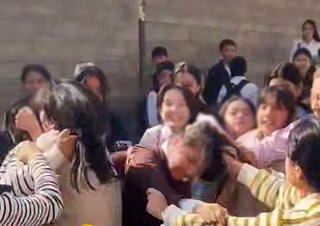 Ўзаро жанжаллашган «9-А» ва «9-Б»нинг қизлари ота-оналарига чора кўрилди