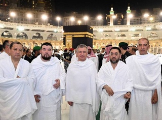 Шавкат Мирзияев ұмра қажылығын өтеді