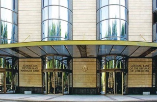 Центробанк Узбекистана оштрафовал три банка и ограничил работу двух платежных операторов