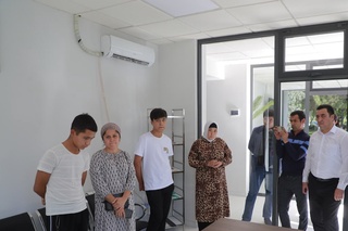 Тошкентда икки ўқувчи кўп қаватли уй томига чиқди