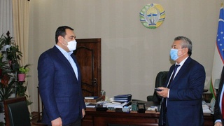 Фарғона вилоят ҳокимига “Маданият ва санъат фидокори” кўкрак нишони топширилди