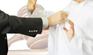 Фарғонадаги тиббиёт бирлашмасида 27 ёшли йигит шифокорни пичоқлади