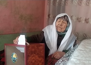 126 yoshli Huvaydo aya saylovda ovoz berdi