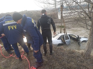 "Nexia" ҳайдовчиси эҳтиётсизлиги оқибатида каналга тушиб кетди