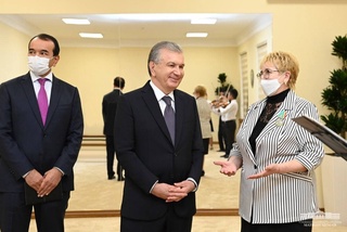Шавкат Мирзияев Шыршық қаласындағы мәдениет сарайында болды