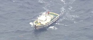 Японияда балиқчилар кемаси ағдарилиб кетди