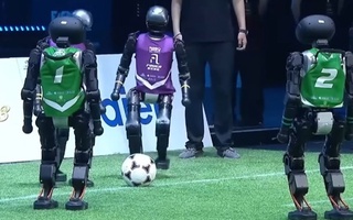 Pekinda robotlar o'rtasida ilk futbol o'yini o'tkazildi
