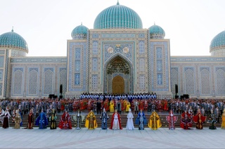 Еллерди, кеўиллерди бирлестирген ушырасыў