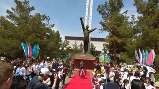 Отдавая дань уважения подвигу