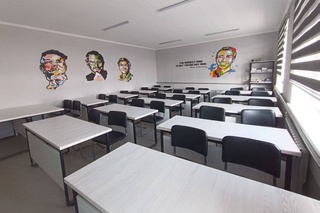 Наманганлик ўқитувчи ўз ҳисобидан мактаб хонасини жиҳозлади 