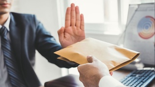 Korrupsiyaga qarshi qanday dastur asosida kurash olib boriladi?