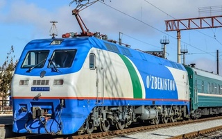 В Узбекистане совершен первый рейс поезда, который преодолел почти четыре тысячи километров