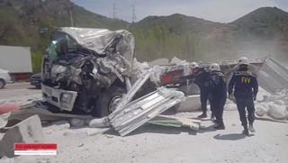 YTH oqibatida yuk mashina kabinasida qisilib qolgan haydovchi qutqarildi