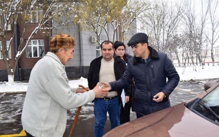 Оққўрғон туманида эҳтиёжманд оилаларга ёрдам пуллари тарқатилди