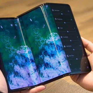 Ikki tomoni ham yig'iladigan smartfon ixtiro qilindi